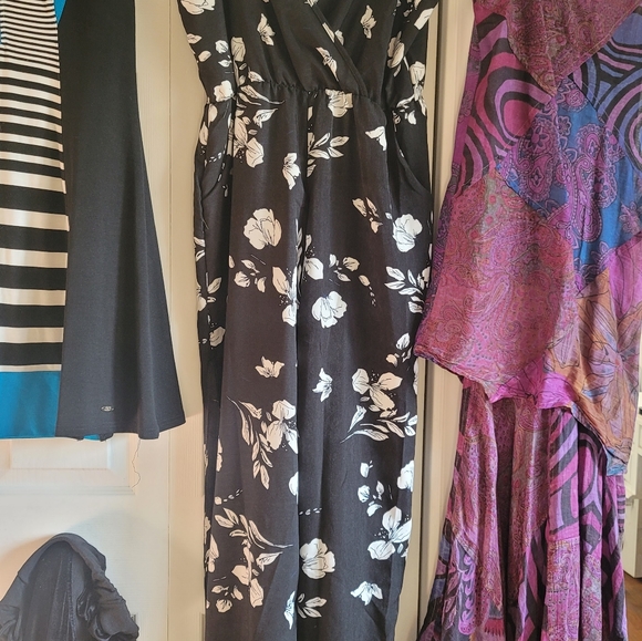 Dawn's Dresses - Picture 7 of 16